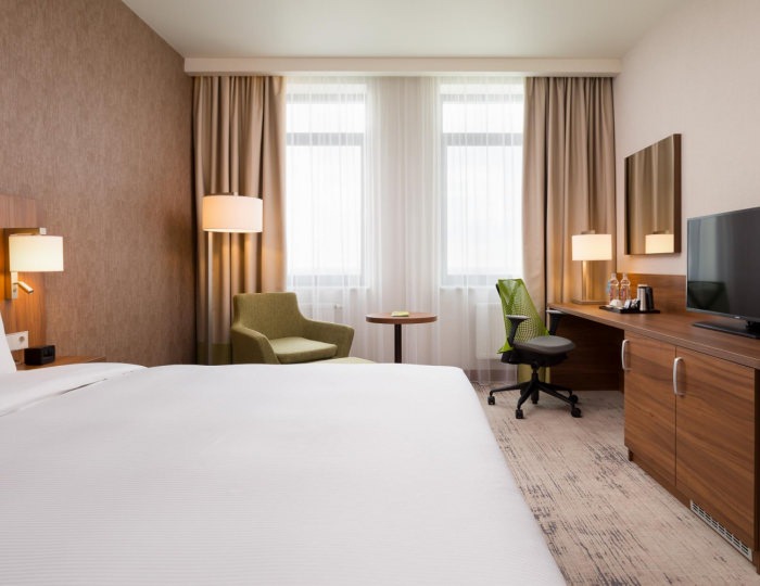 Номер стандарт с 1 двуспальной кроватью - Отель Hilton Garden Inn Orenburg / Хилтон Гарден Инн Оренбург