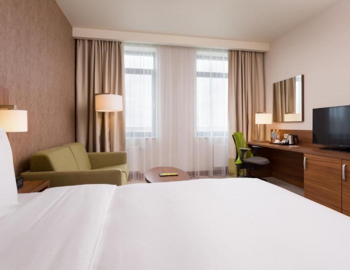Номер стандарт семейный с 1 двуспальной кроватью - Отель Hilton Garden Inn Orenburg / Хилтон Гарден Инн Оренбург