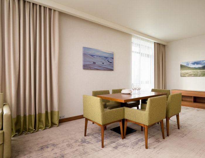 2-комнатный номер люкс с 1 двуспальной кроватью - Отель Hilton Garden Inn Orenburg / Хилтон Гарден Инн Оренбург