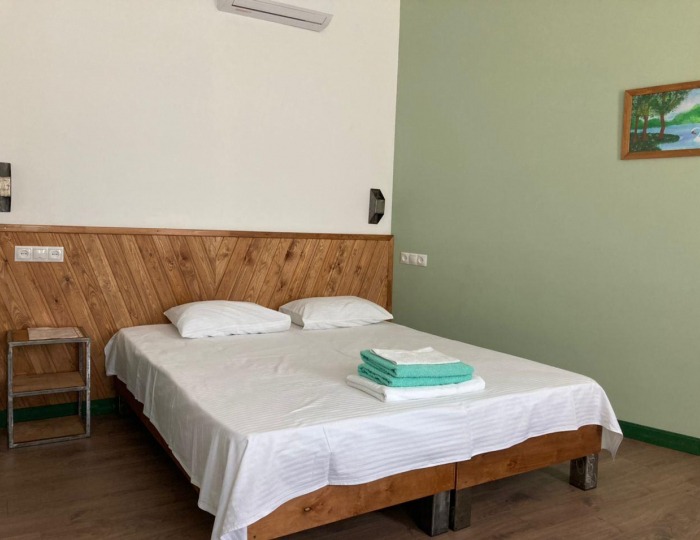 Номер стандарт улучшенный с 1 односпальной и 1 двуспальной кроватью - Мини-отель «Тополя» Буденновск