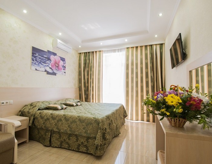 ПРЕМИУМ 2-МЕСТНЫЙ С ВИДОМ НА БАССЕЙН - Бутик-отель «Ахиллеон Парк»