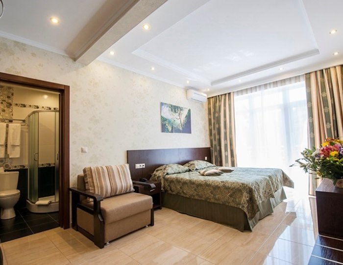 ПОЛУЛЮКС 2-МЕСТНЫЙ С ВИДОМ НА БАССЕЙН - Бутик-отель «Ахиллеон Парк»