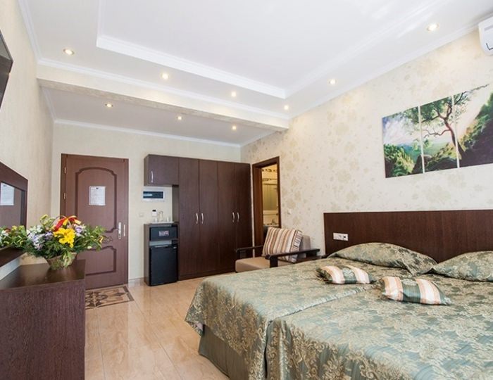 ПОЛУЛЮКС 2-МЕСТНЫЙ С ВИДОМ НА БАССЕЙН - Бутик-отель «Ахиллеон Парк»