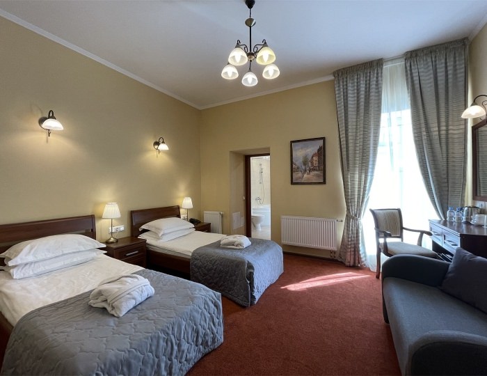 УЛУЧШЕННЫЙ номер с двуспальной или 2 односпальными кроватями, гидромассажной ванной, видом на Невский проспект или в тихий дворик - Гостевой дом «Соната на Невском 11»