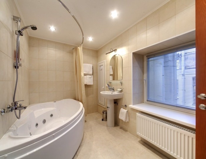 УЛУЧШЕННЫЙ номер с двуспальной или 2 односпальными кроватями, гидромассажной ванной, видом на Невский проспект или в тихий дворик - Гостевой дом «Соната на Невском 11»