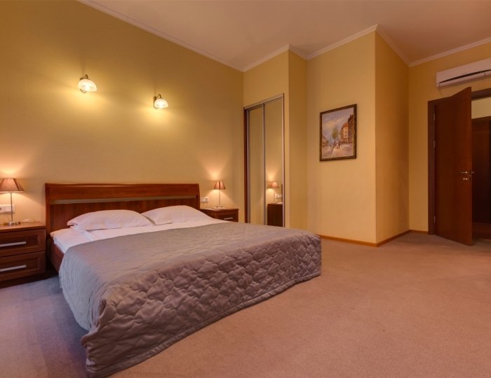 КОМФОРТ, просторный номер, с гидромассажной ванной, видом на Невский проспект или в уютный дворик - Гостевой дом «Соната на Невском 11»