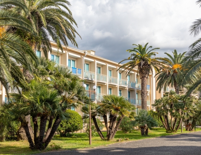 Отель Amza Park Hotel / Амза Гагра