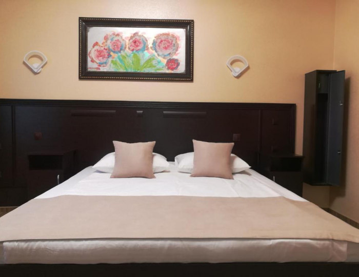 Номер улучшенный с 1 двуспальной кроватью (с завтраком) - Гостевой дом «Ключотель»