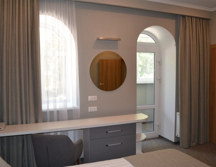 Роскошный трехместный номер с балконом - Отель «Шертон»