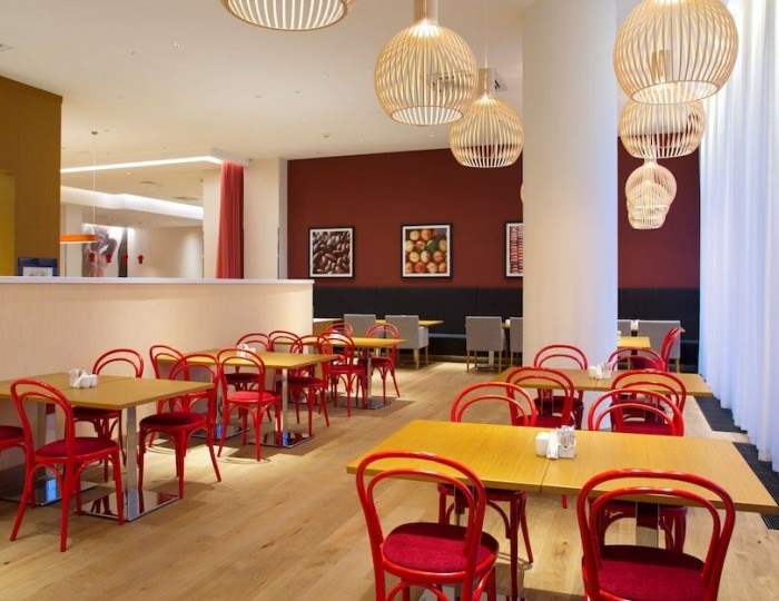 Рестораны и бары - Отель Hampton by Hilton Saint-Petersburg ExpoForum / Хэмптон бай Хилтон Санкт-Петербург ЭкспоФорум
