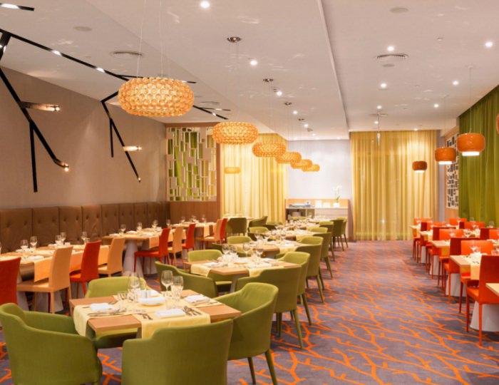 Зал ресторана Таврика - Отель Riviera Sunrise Resort & SPA / Ривьера Санрайз