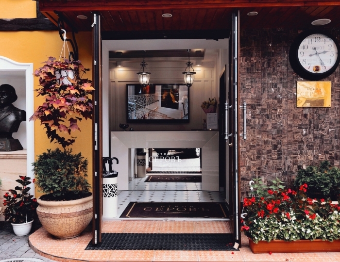 Отель «Серовъ»