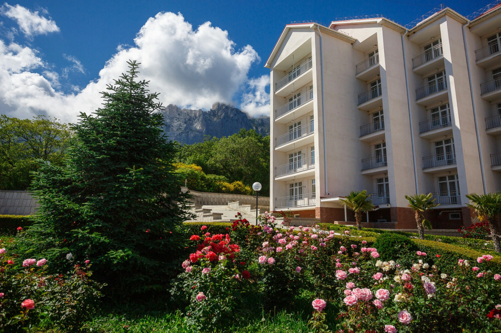 Раннее бронирование на Новогодние праздники и тарифы 2026 года в санатории «Белоруссия» (Крым, Ялта)