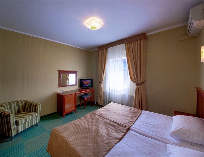 Двухместный номер Комфорт + - Отель «Джунгли» (бывш. «Айвенго»)