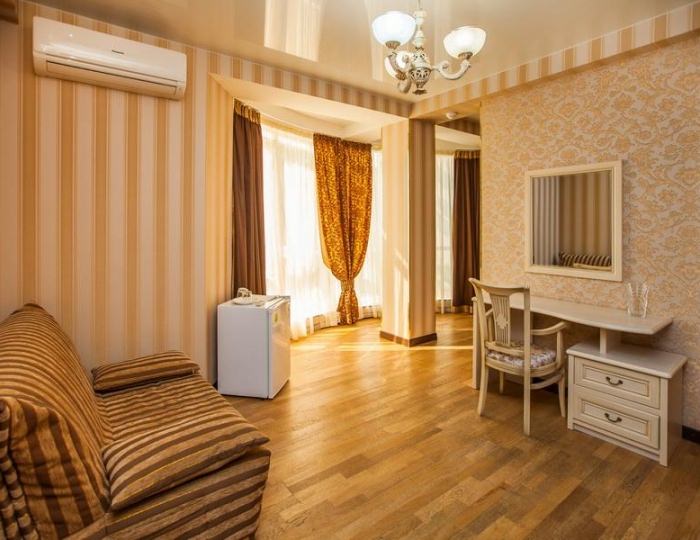 Номер полулюкс с 1 двуспальной кроватью - Гостевой дом «Голден Хаус»
