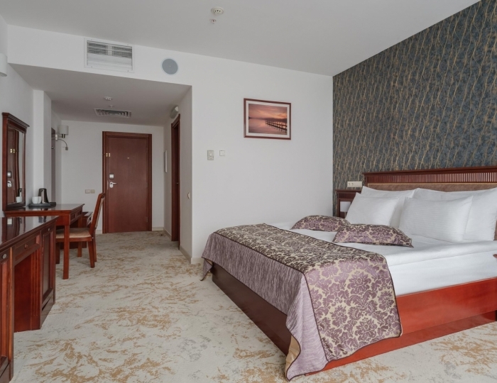 Стандарт Улучшенный с двуспальной кроватью с видом на Волгу - Marins Grand Hotel / «Маринс Гранд Отель» Астрахань