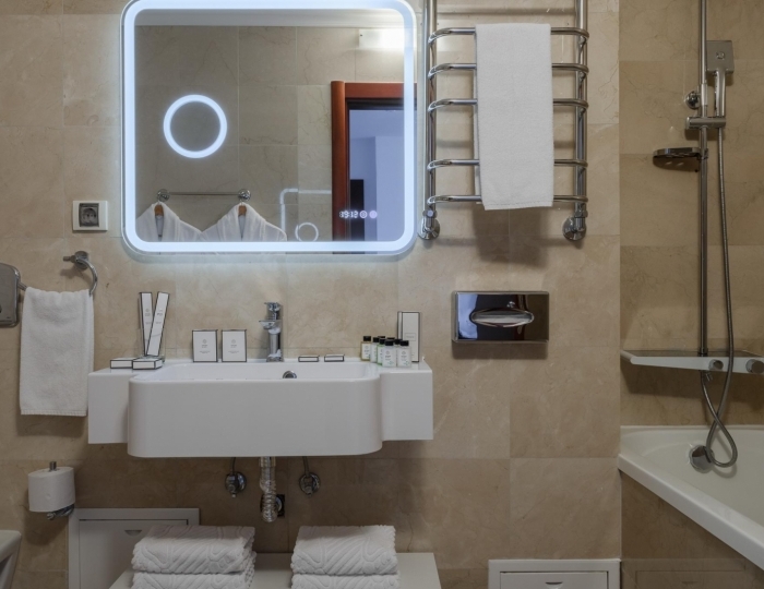 Стандарт Улучшенный с двуспальной кроватью с видом на Волгу - Marins Grand Hotel / «Маринс Гранд Отель» Астрахань