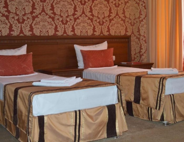 Комната стандарт с 2 односпальными кроватями с балконом (с завтраком) - Гостевой дом «Светлана» Астрахань