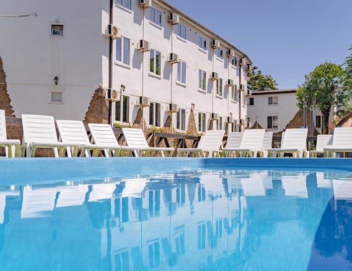 Отель «Максим Парк-Лоо» Лоо