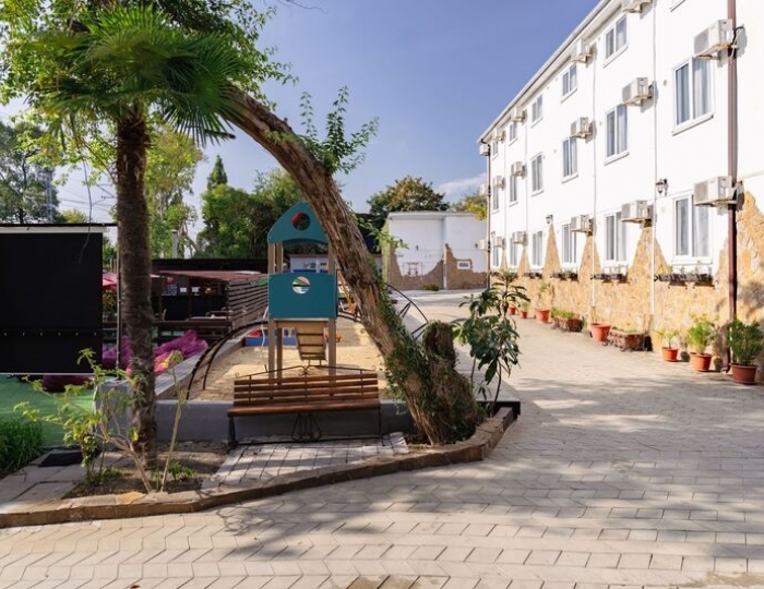 Отель «Максим Парк-Лоо» Лоо