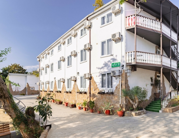 Отель «Максим Парк-Лоо» Лоо