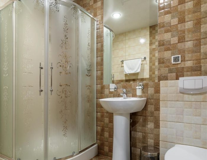 Трехместный стандартный номер с двуспальной и односпальной кроватями - Гостиница «Шале»