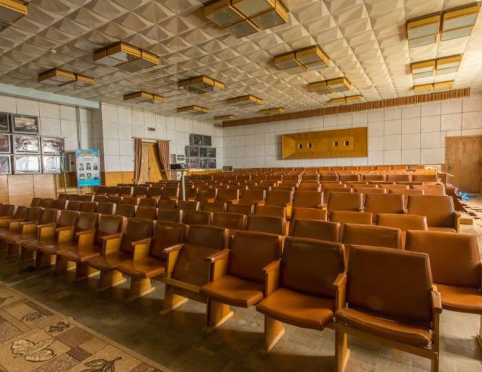 Кинозал на 220 мест с подиумом и экраном - Курортный отель «Ателика Горизонт» Алушта