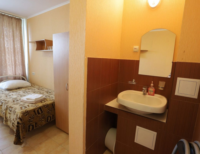 Эконом 3-местный с частичными удобствами корпус 1 - Курортный отель «Ателика Горизонт» Алушта