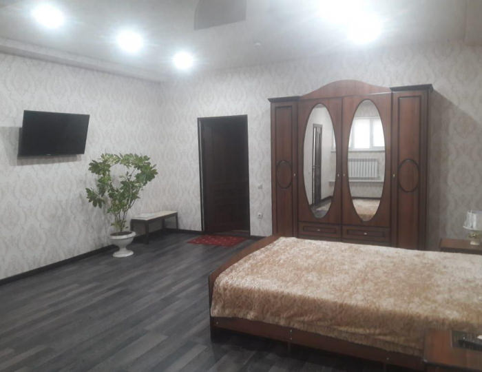 Номер стандарт с 1 односпальной и 1 двуспальной кроватью - Мини-отель «Вершина» Нальчик