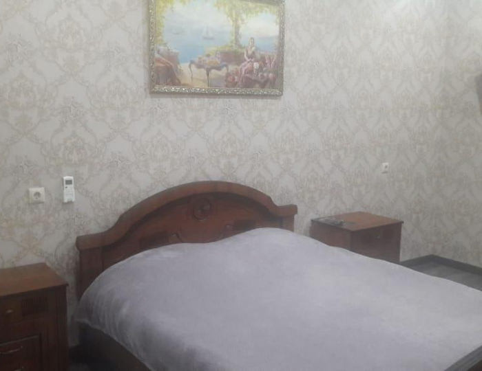 Номер стандарт с 1 односпальной и 1 двуспальной кроватью - Мини-отель «Вершина» Нальчик