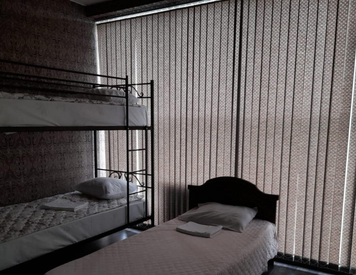 Кровать в общем номере c 2 двухъярусными и 3 односпальными кроватями (удобства на этаже) - Мини-отель «Вершина» Нальчик