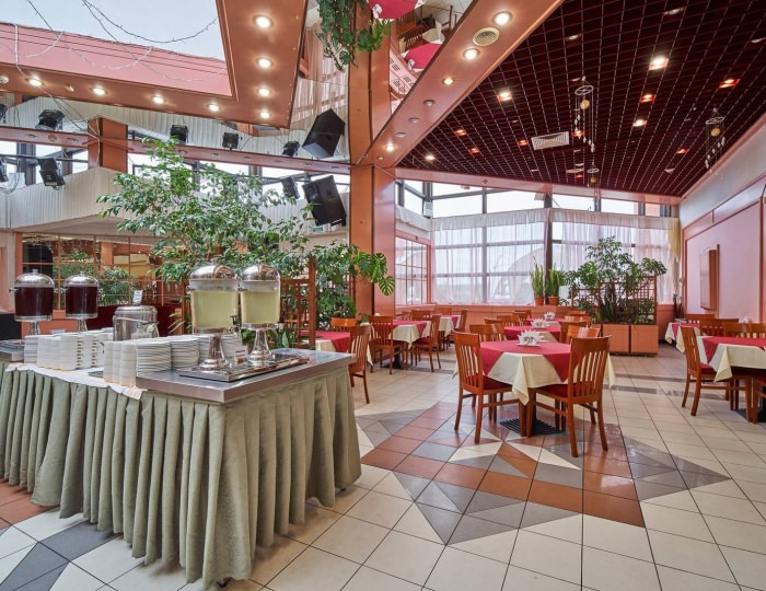 Большой зал ресторана - Пансионат «Заря»