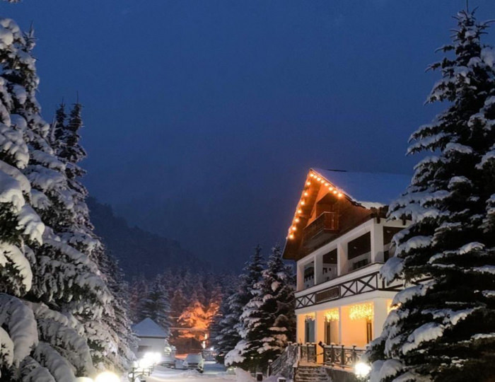 Отель Usengi Hotel / Юсенги Тегенекли