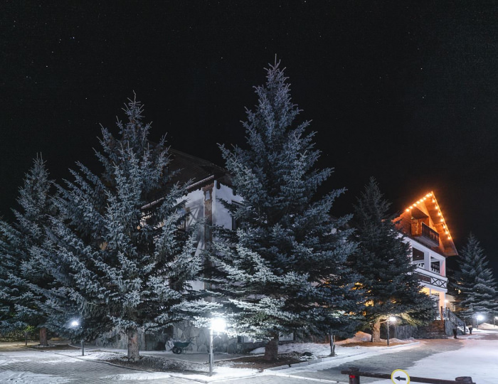 Отель Usengi Hotel / Юсенги Тегенекли