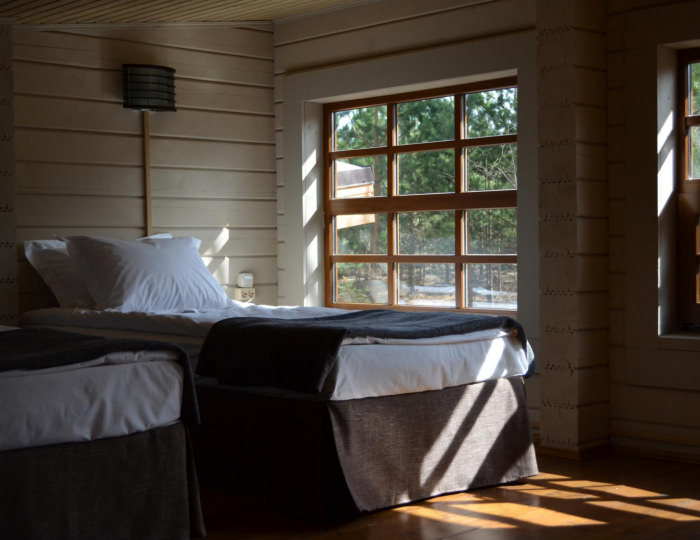 Коттедж улучшенный с 4 односпальными и 1 двуспальной кроватью (с завтраком, мансарда) - База отдыха «Валдайский теннисный клуб»