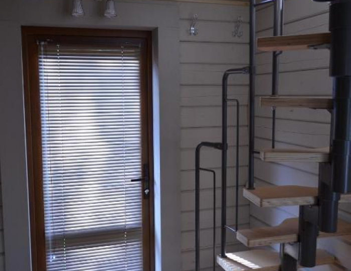 Коттедж улучшенный с 4 односпальными и 1 двуспальной кроватью (с завтраком, мансарда) - База отдыха «Валдайский теннисный клуб»