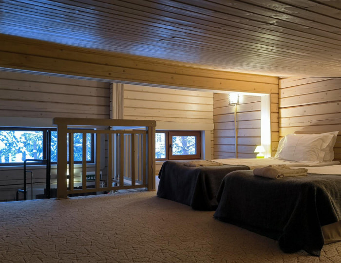 Коттедж улучшенный с 3 односпальными и 1 двуспальной кроватью (с завтраком, мансарда) - База отдыха «Валдайский теннисный клуб»