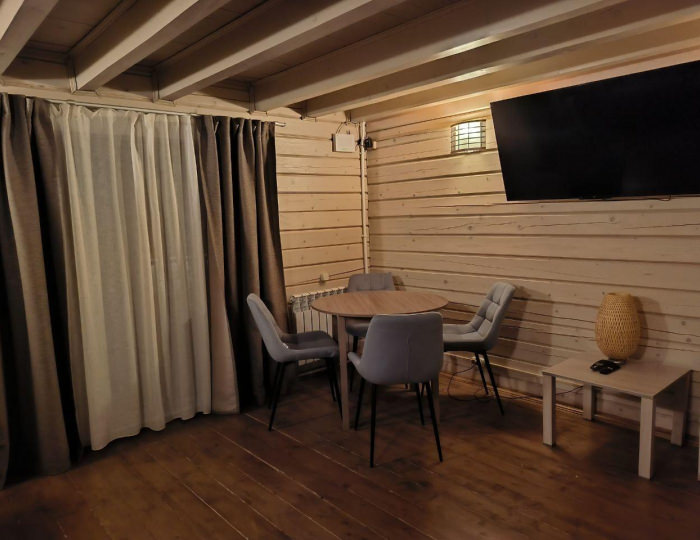 Коттедж улучшенный с 3 односпальными и 1 двуспальной кроватью (с завтраком, мансарда) - База отдыха «Валдайский теннисный клуб»