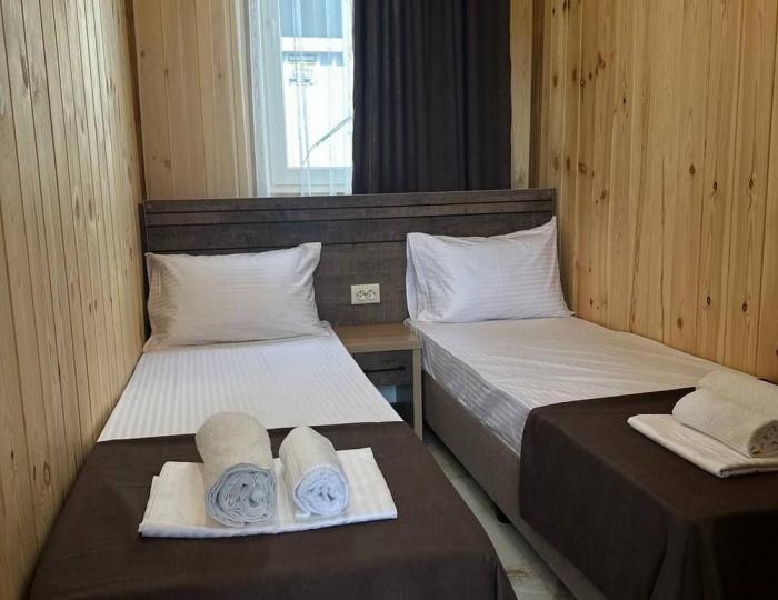 Бунгало улучшенное с 3 односпальными и 1 двуспальной кроватью - Глэмпинг «Посейдон» Береговое