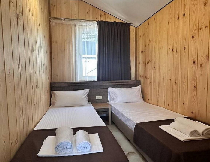 Бунгало улучшенное с 3 односпальными и 1 двуспальной кроватью - Глэмпинг «Посейдон» Береговое