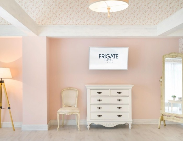 Номер полулюкс с 1 двуспальной кроватью (с завтраком) - Гостиница «Фрегат» Петрозаводск