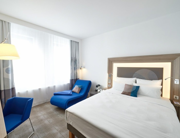 Номер комфорт бизнес с 1 двуспальной кроватью - Отель Novotel Krasnoyarsk Center / Новотель Красноярск Центр