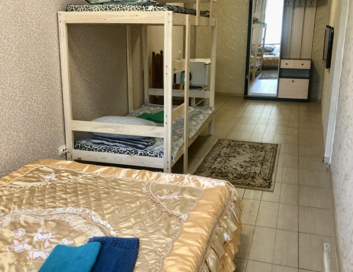 Номер стандарт семейный с 1 двуспальной кроватью и 1 двухъярусной кроватью - Отель «Кедр на Металлургов» Красноярск