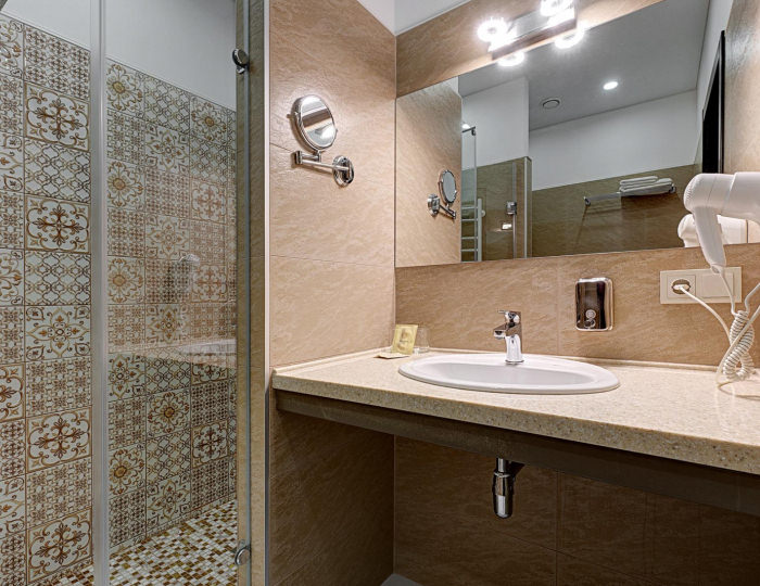 Номер улучшенный с 1 двуспальной кроватью - Отель Berg House / Берг Хаус Тверь