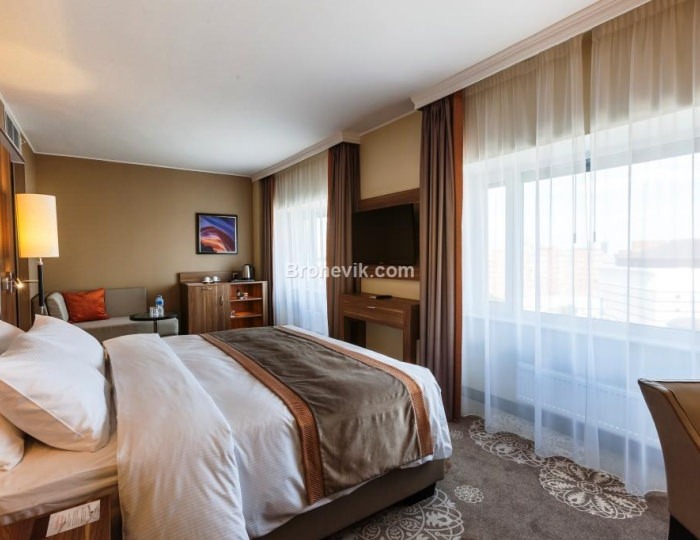 Номер улучшенный с 1 двуспальной кроватью - Отель DoubleTree by Hilton Tyumen / Даблтри Хилтон Тюмень