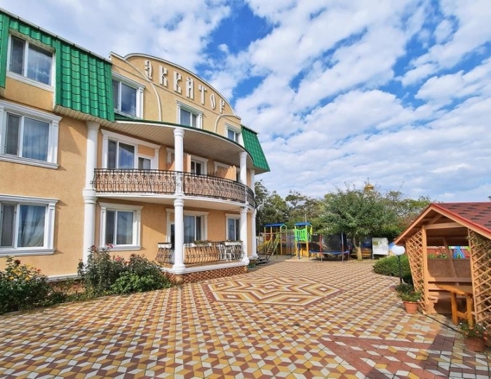 Отель «Экватор» Береговое